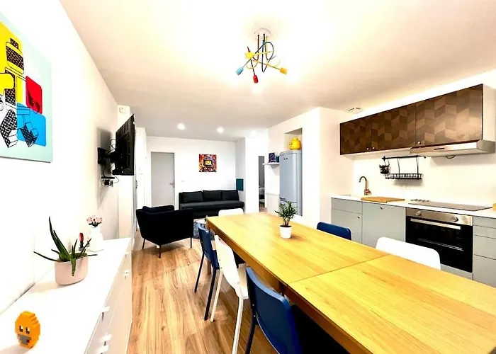 Appartement Le Lego, 3 Chambres, 8 Personnes Et Parking, Centre