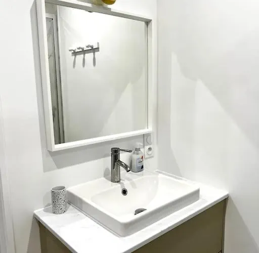 Apartment Le Lego, 3 Chambres, 8 Personnes Et Parking, Centre