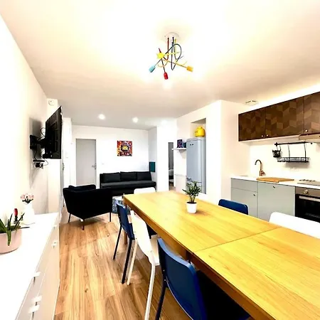 アパート Le Lego, 3 Chambres, 8 Personnes Et Parking, Centre